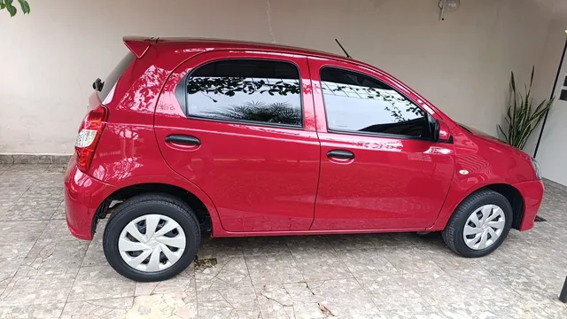 Vendo Etios titular